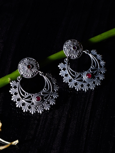 

GloBox By ZeroKaata Silver-Toned Circular Drop Earrings