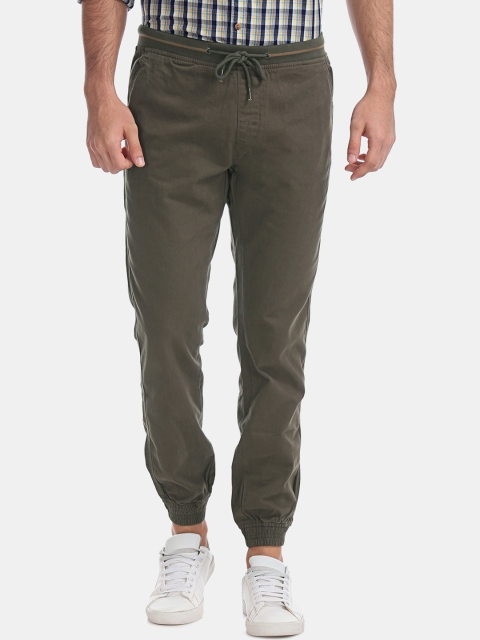 

Colt Men Green Solid Slim Fit Woven Joggers