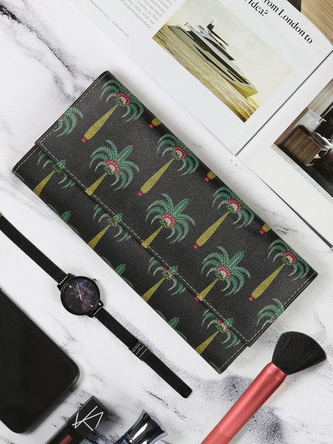 

India Circus by Krsnaa Mehta Unisex Green Printed Three Fold Wallet