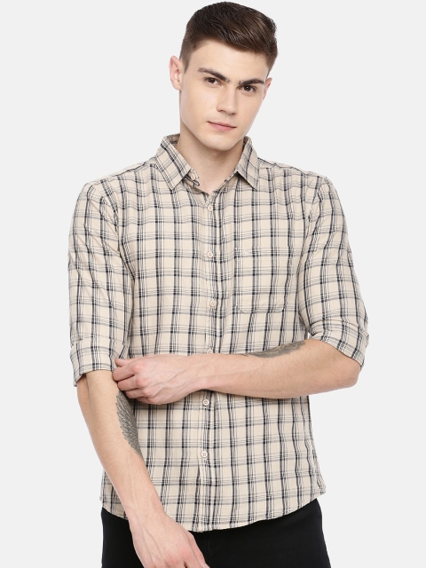 

Chennis Men Cream-Coloured & Black Slim Fit Checked Casual Shirt