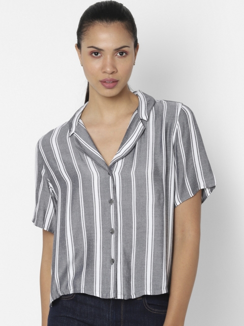 

AMERICAN EAGLE OUTFITTERS Women Grey & White Regular Fit Striped Casual Shirt