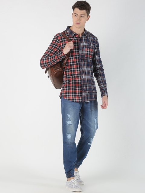 

Blue Saint Men Red & Navy Blue Slim Fit Checked Casual Shirt
