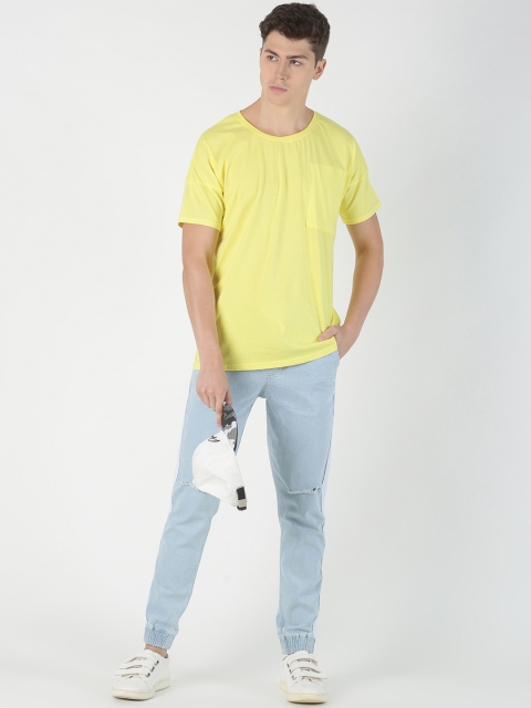 

Blue Saint Men Yellow Solid Round Neck T-shirt