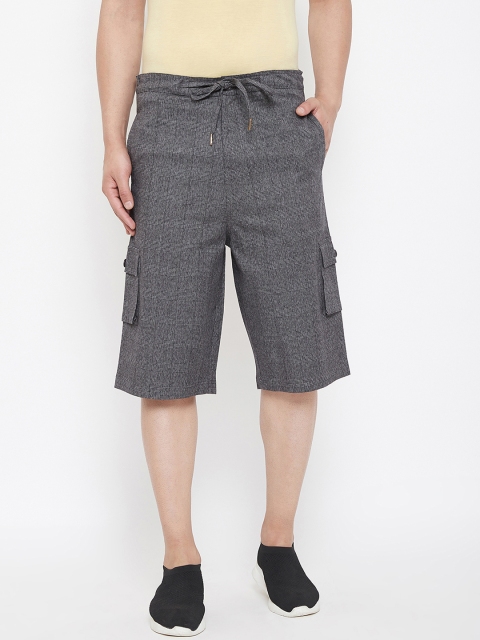 

Hypernation Men Grey Checked Regular Fit Cargo Shorts