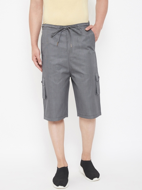 

Hypernation Men Grey Checked Regular Fit Cargo Shorts