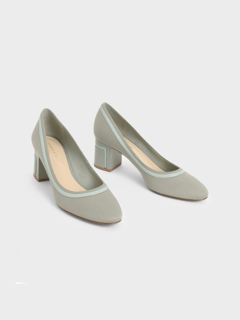 

CHARLES & KEITH Women Green Solid Pumps