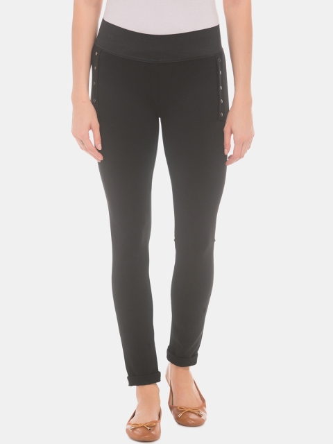 

Sugr Women Black Solid Ankle-Length Leggings