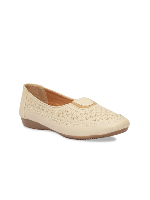 

Butterflies Women Cream-Coloured Textured Loafers