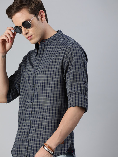 

Roadster Men Grey & Navy Blue Regular Fit Checked Casual Shirt