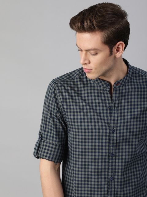 

Roadster Men Navy Blue Regular Fit Checked Casual Shirt