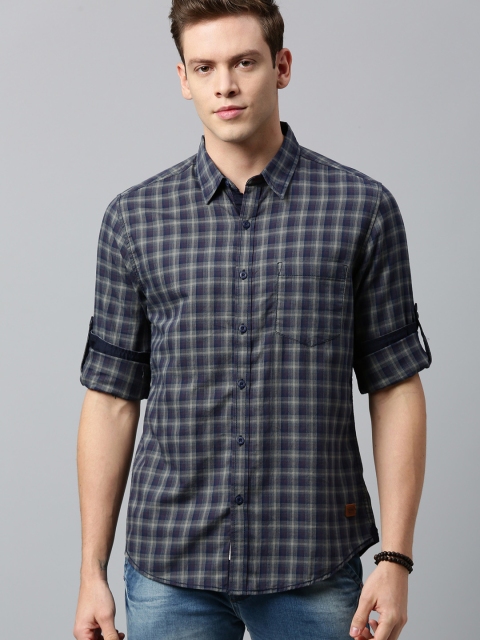 

Roadster Men Grey & Navy Blue Regular Fit Checked Casual Shirt