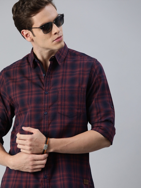 

Roadster Men Navy Blue & Maroon Regular Fit Checked Casual Shirt