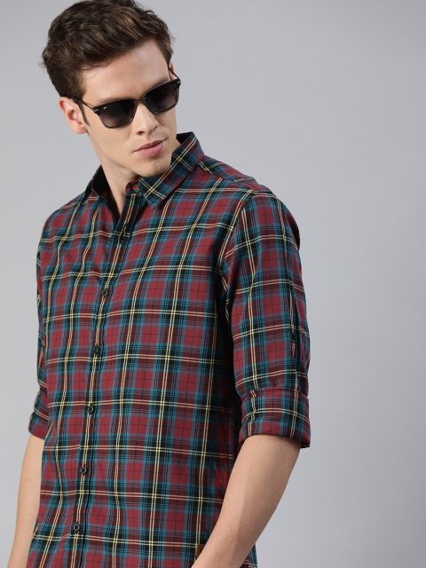 

Roadster Men Maroon & Teal Blue Regular Fit Checked Casual Shirt