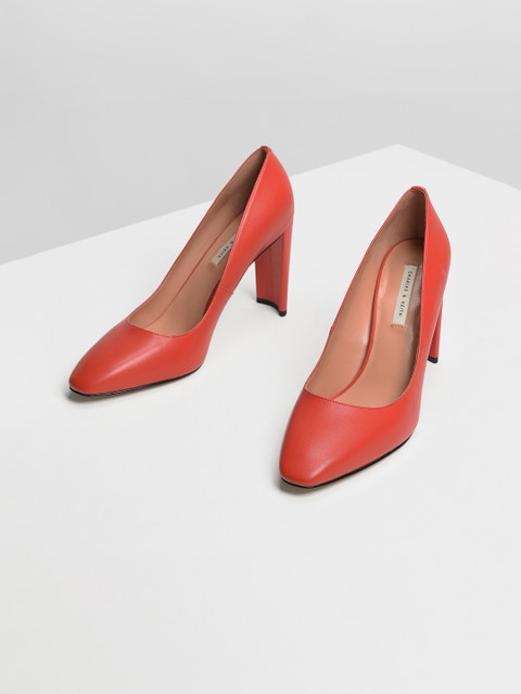 

CHARLES & KEITH Women Red Solid Pumps