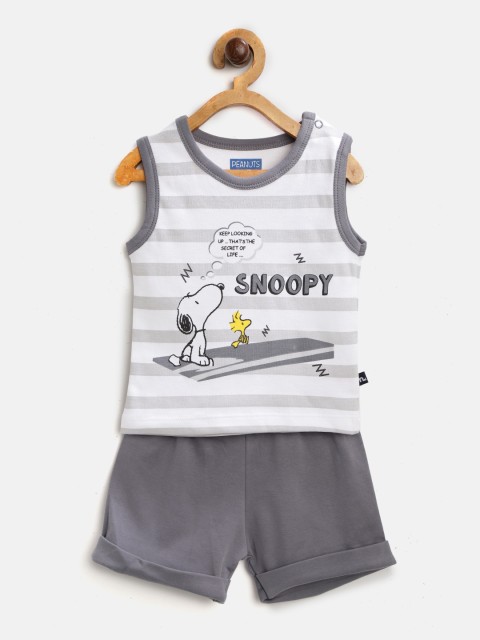 

Moms Love Boys White & Grey Striped Clothing Set