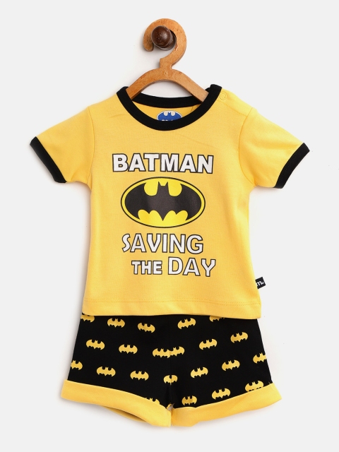 

Moms Love Boys Yellow & Black Batman Print T-shirt with Shorts