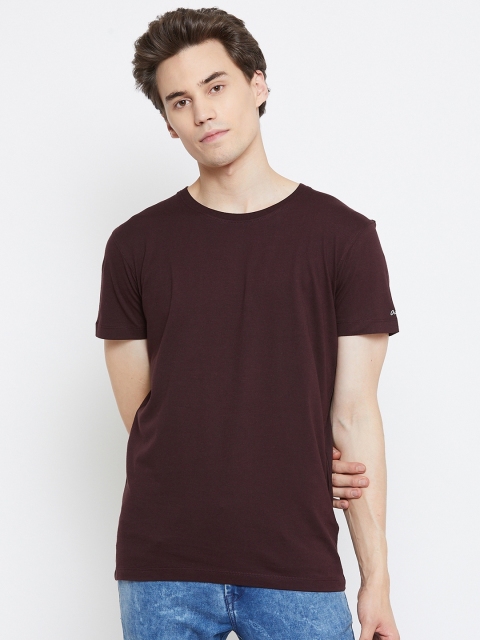 

Octave Men Maroon Solid Round Neck T-shirt