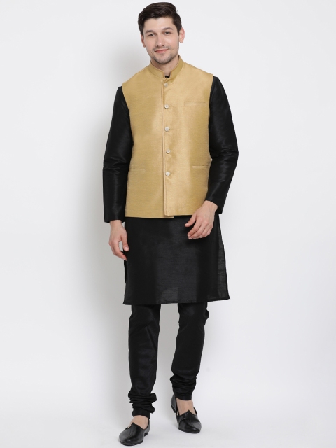 

VASTRAMAY Men Black & Gold-Coloured Solid Kurta Set