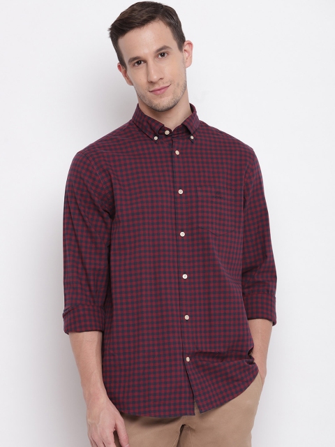 

GANT Men Red & Navy Blue Regular Fit Checked Casual Shirt