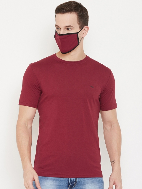 

Okane Men Maroon Solid Round Neck T-shirt