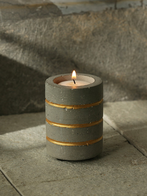 

ExclusiveLane 'Golden Glowing Rings' Handcrafted Tea Light Candle Holder In Concrete, Grey