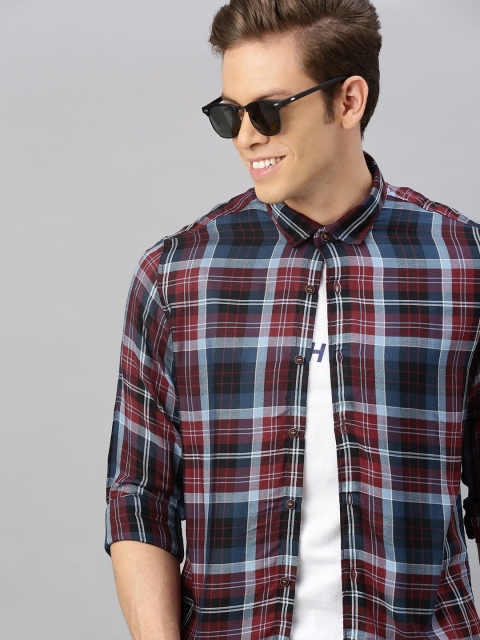 

Mast & Harbour Men Maroon & Teal Blue Regular Fit Checked Casual Shirt