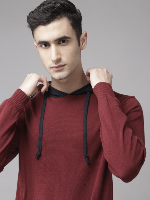 

Roadster Men Maroon Solid Hooded Pullover