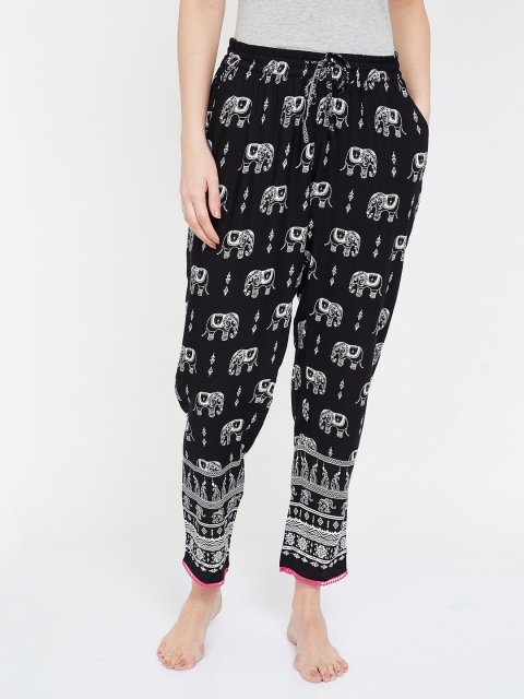 

Ginger by Lifestyle Women Black & White Elephant Print Lounge Pants