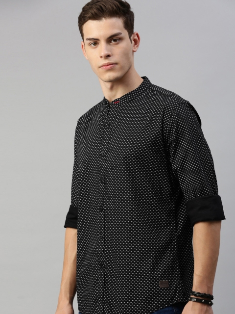 

Roadster Men Black & White Regular Fit Geometric Printed Casual Shirt