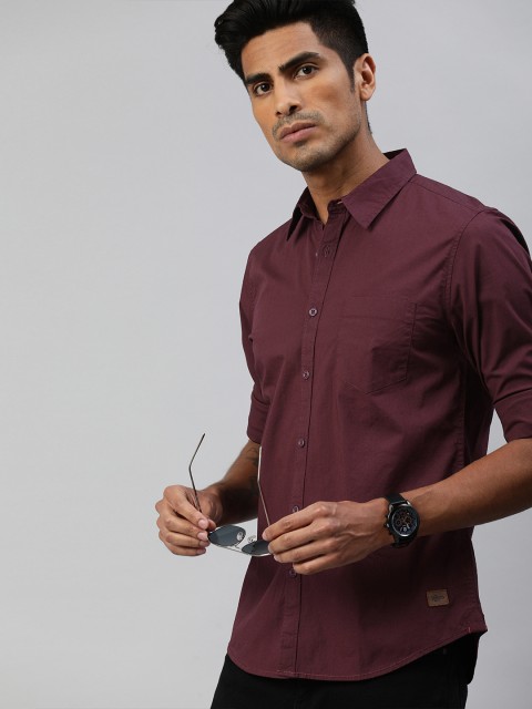 

Roadster Men Burgundy Regular Fit Solid Casual Shirt