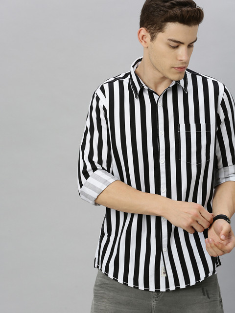 

Roadster Men Black & White Regular Fit Striped Casual Shirt