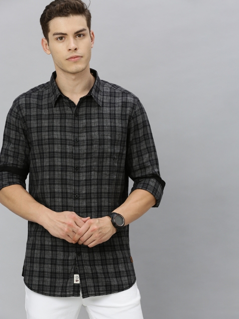 

Roadster Men Grey & Black Regular Fit Checked Casual Shirt