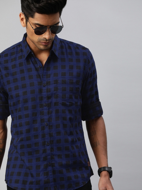 

Roadster Men Navy Blue & Black Regular Fit Checked Casual Shirt