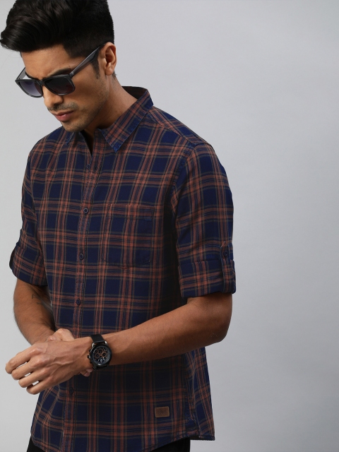 

Roadster Men Navy Blue & Orange Regular Fit Checked Casual Shirt