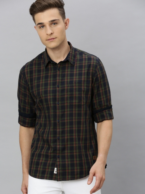 

Roadster Men Black & Green Regular Fit Checked Casual Shirt