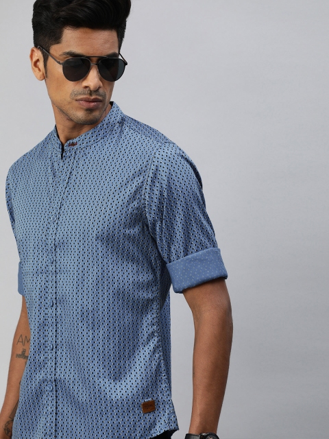 

Roadster Men Blue & White Regular Fit Disty Dots Print Casual Shirt