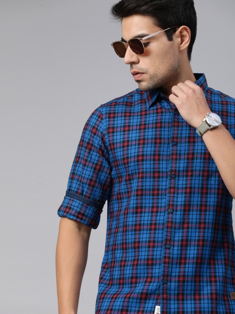 

Roadster Men Blue & Red Checked Regular Fit Casual Shirt