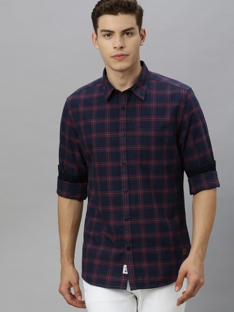 

Roadster Men Navy Blue & Red Regular Fit Checked Casual Shirt