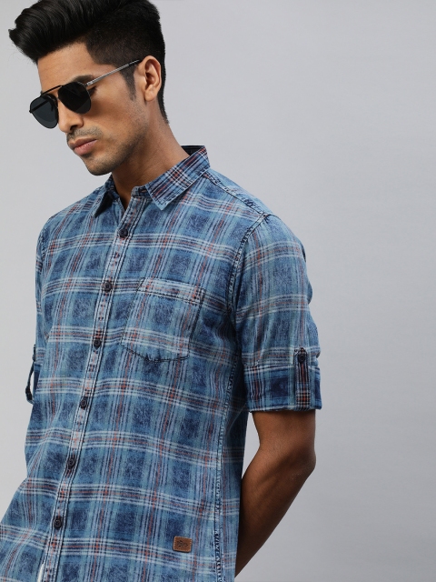 

Roadster Men Blue & White Regular Fit Checked Casual Shirt