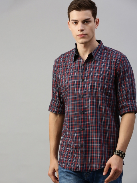 

Roadster Men Navy Blue & Red Regular Fit Checked Casual Shirt