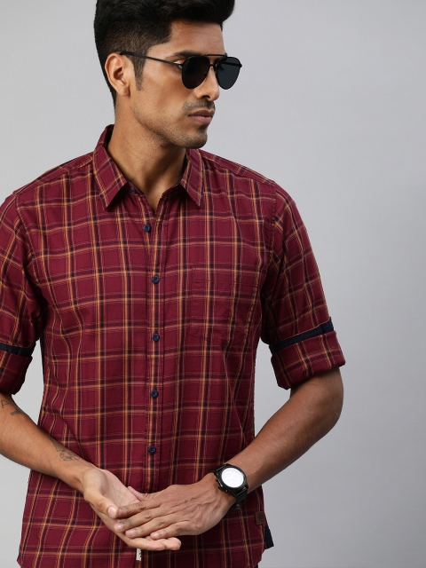 

Roadster Men Maroon & Navy Blue Regular Fit Checked Casual Shirt