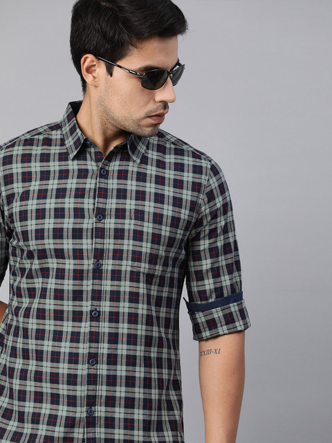 

Roadster Men Navy Blue & Grey Regular Fit Checked Casual Shirt