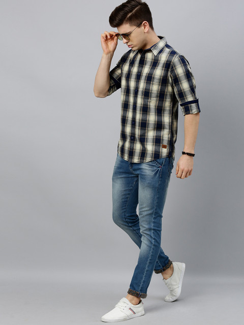 

Roadster Men Navy Blue & Yellow Regular Fit Checked Casual Shirt