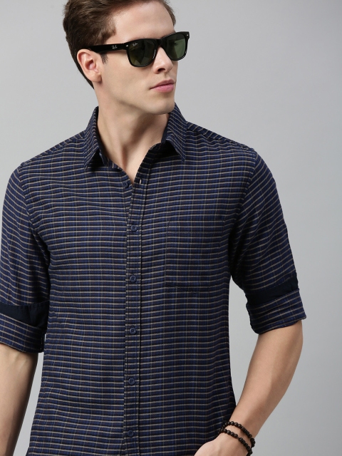 

Roadster Men Navy Blue & Beige Regular Fit Checked Casual Shirt