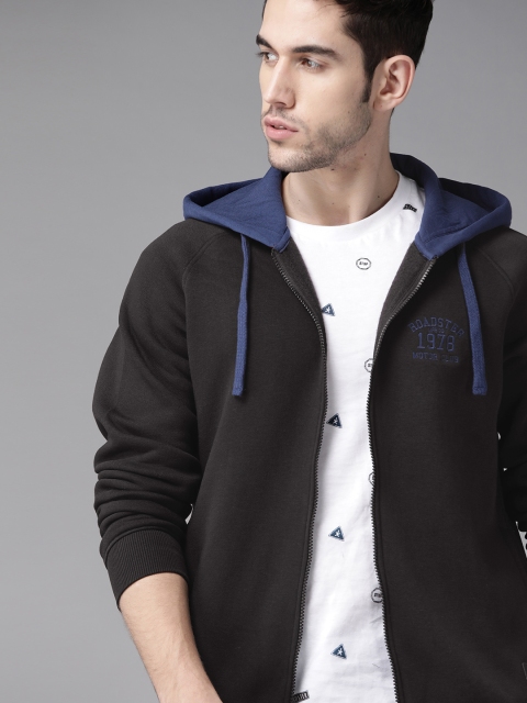 

Roadster Men Black Solid Hooded Sweatshirt