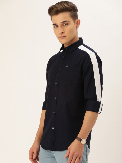

The Indian Garage Co Men Navy Blue & White Slim Fit Solid Casual Shirt