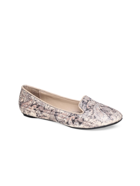 

Bruno Manetti Women Beige Textured Ballerinas