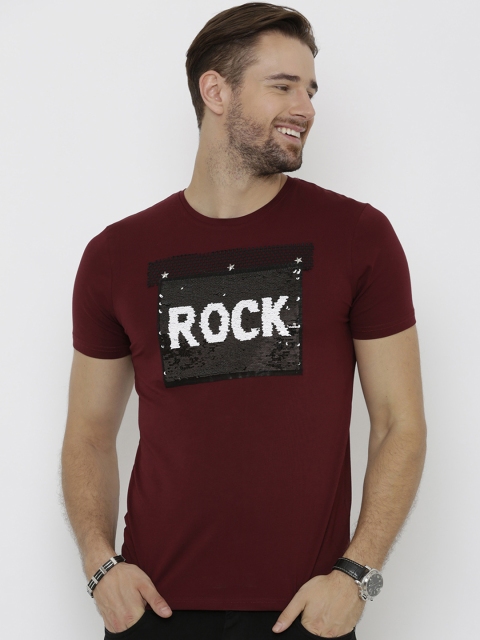 

Rex Straut Jeans Men Maroon Embellished Round Neck T-shirt