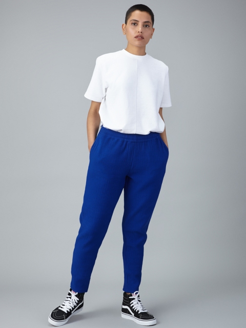 

Bhaane Women Blue Slim Fit Solid Joggers