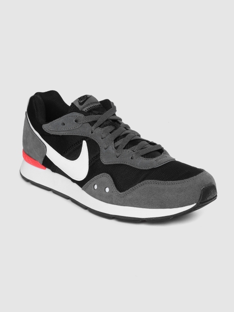 

Nike Men Black & Charcoal Grey VENTURE RUNNER Sneakers